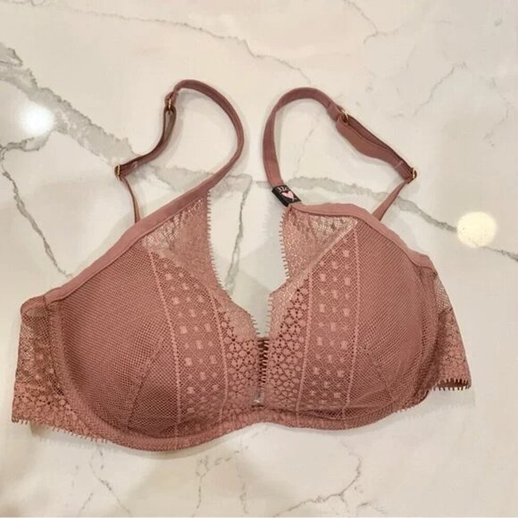VS Vintage Rose Incredible Lightly-Lined Lace Plunge Bra - Picture 8 of 13